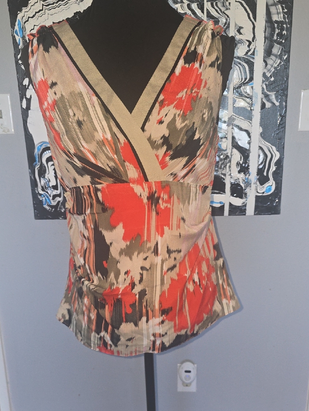 T Tahari Coral, Tan & Black Abstract V-Neck Sleeveless Camisole